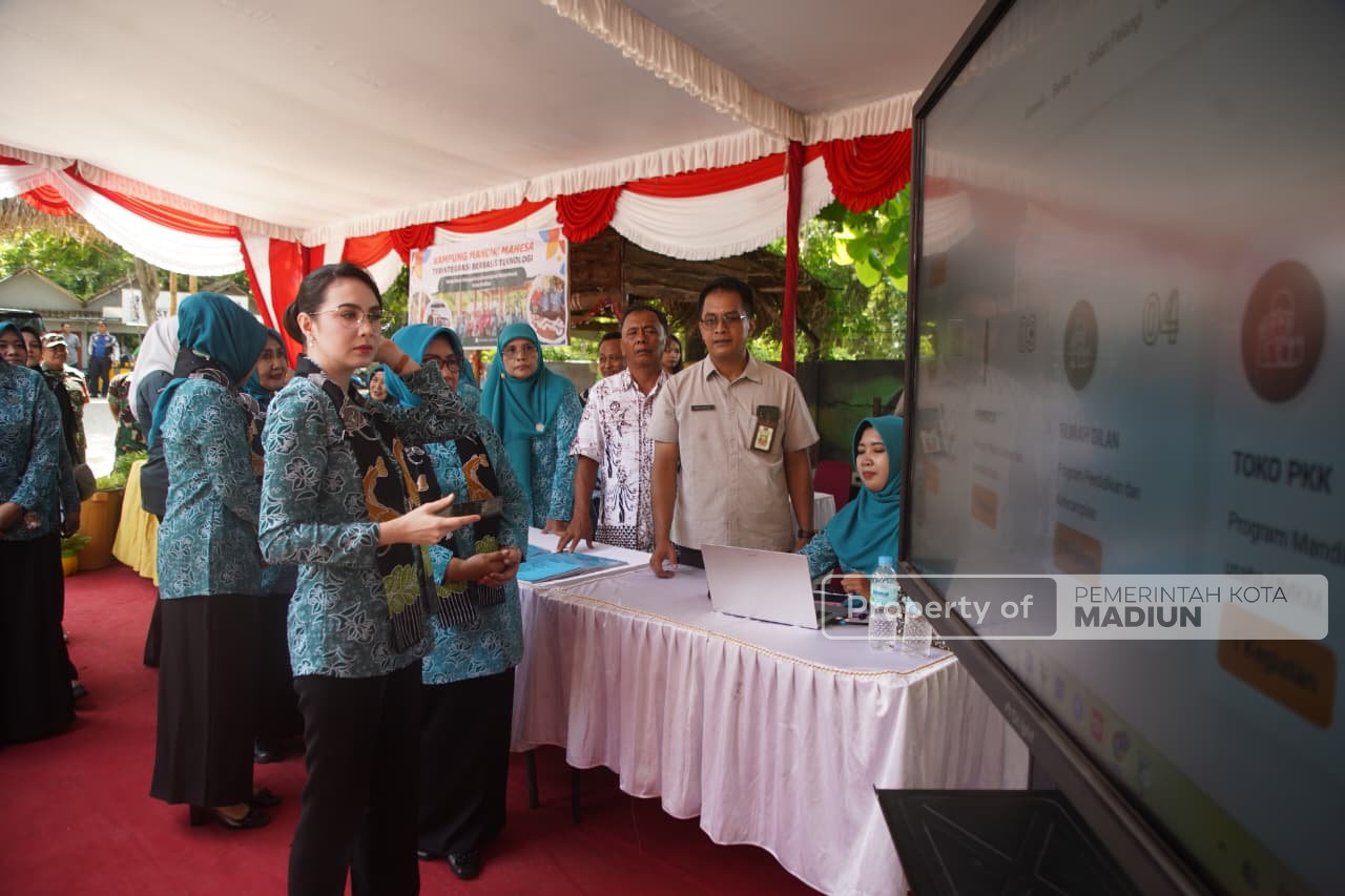 Hadiri Pencanangan Kampung Mandiri Mahesa Terintegrasi Berbasis Teknologi, Arumi: Perubahan dan Peningkatan Luar Biasa!