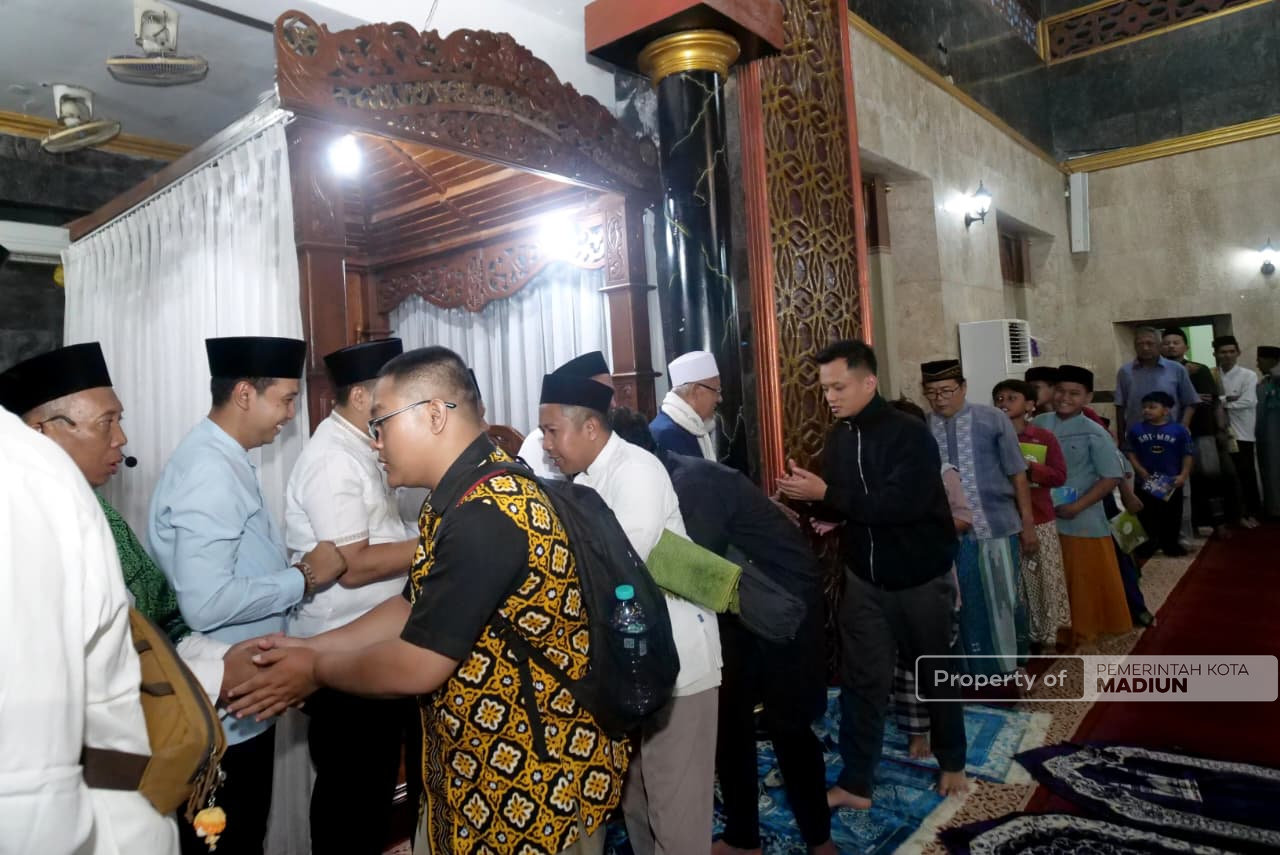 Plt Wali Kota Madiun Hadiri Tarawih Perdana, Ajak Warga Sambut Ramadan dengan Tertib dan Penuh Berkah