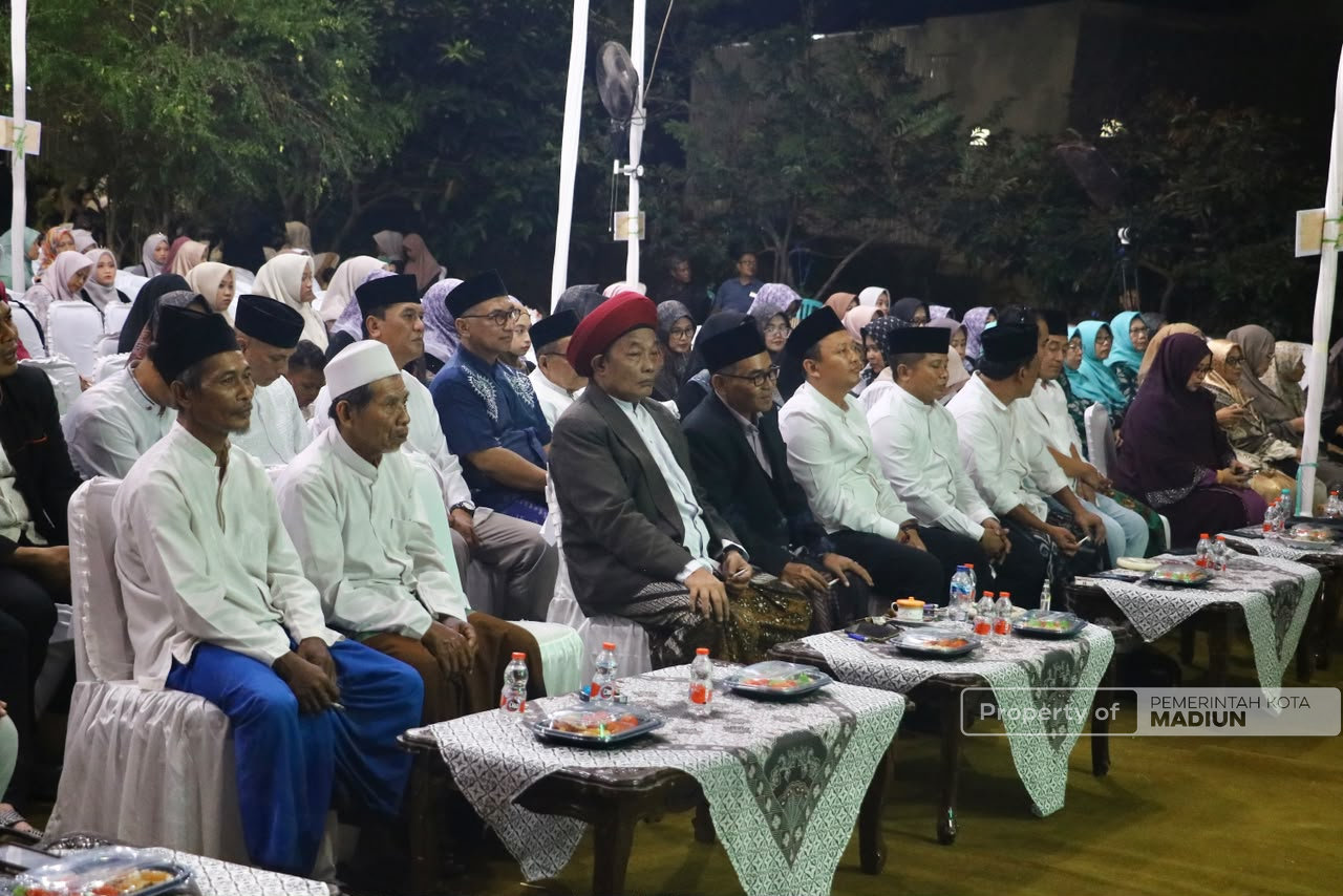 Hadiri Haflah Akhirusanah Ponpes Al-Mardliyyah, Plt Wali Kota Harap Para Santri Berlanjut ke Jenjang Kuliah