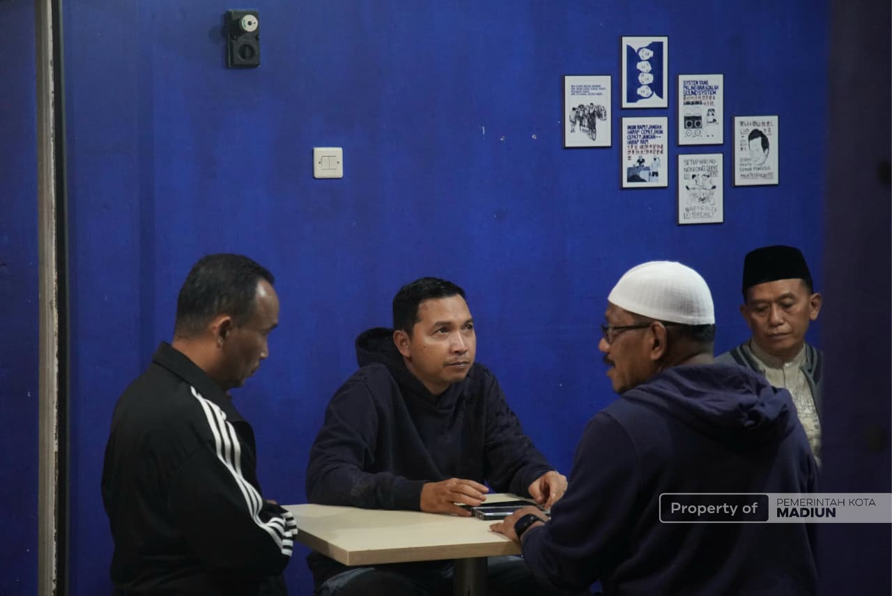 Keliling Fasum Lagi, Plt wali kota Cek Alun-alun dan Foodcourt Lantai Dua Pasar Sleko