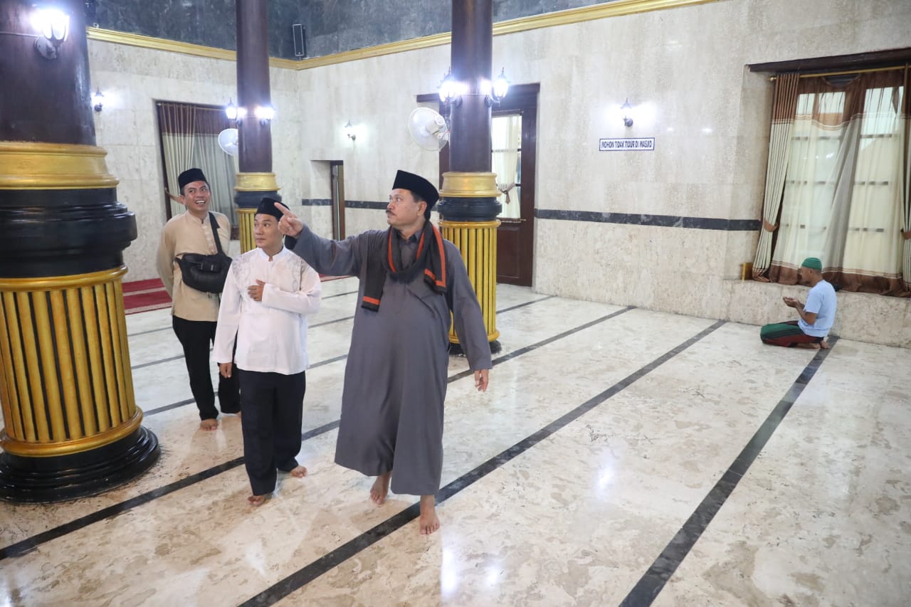 Ikuti Salat Tarawih Perdana, Wali Kota Ajak Umat Muslim Tingkatkan Ibadah