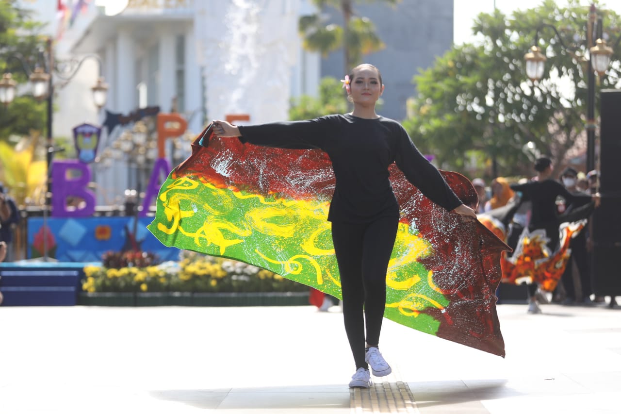 Manfaatkan PSC, SMPN 11 Gelar Pentas Seni Hingga Pameran Kreasi Siswa