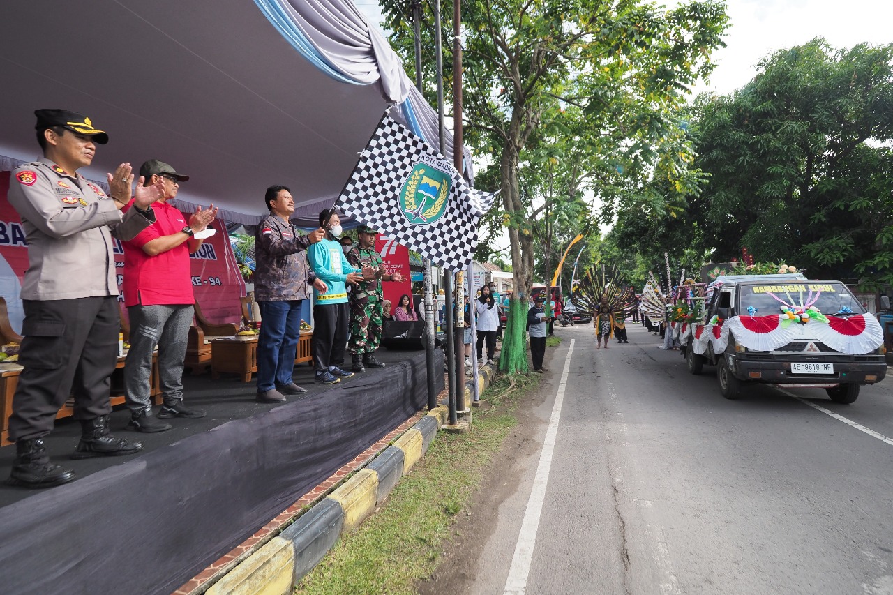 Sambut Sumpah Pemuda, Kecamatan Manguharjo Gelar Pawai Kelurahan