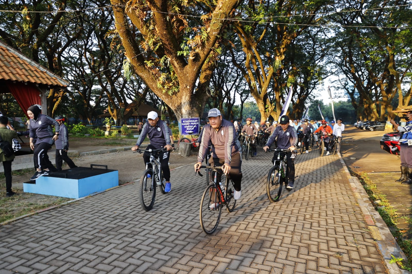 Gowes Bareng Hari Jadi ke-46 PDAM Tirta Taman Sari, Wali Kota Ingatkan Jangan Jadi Korban Perubahan