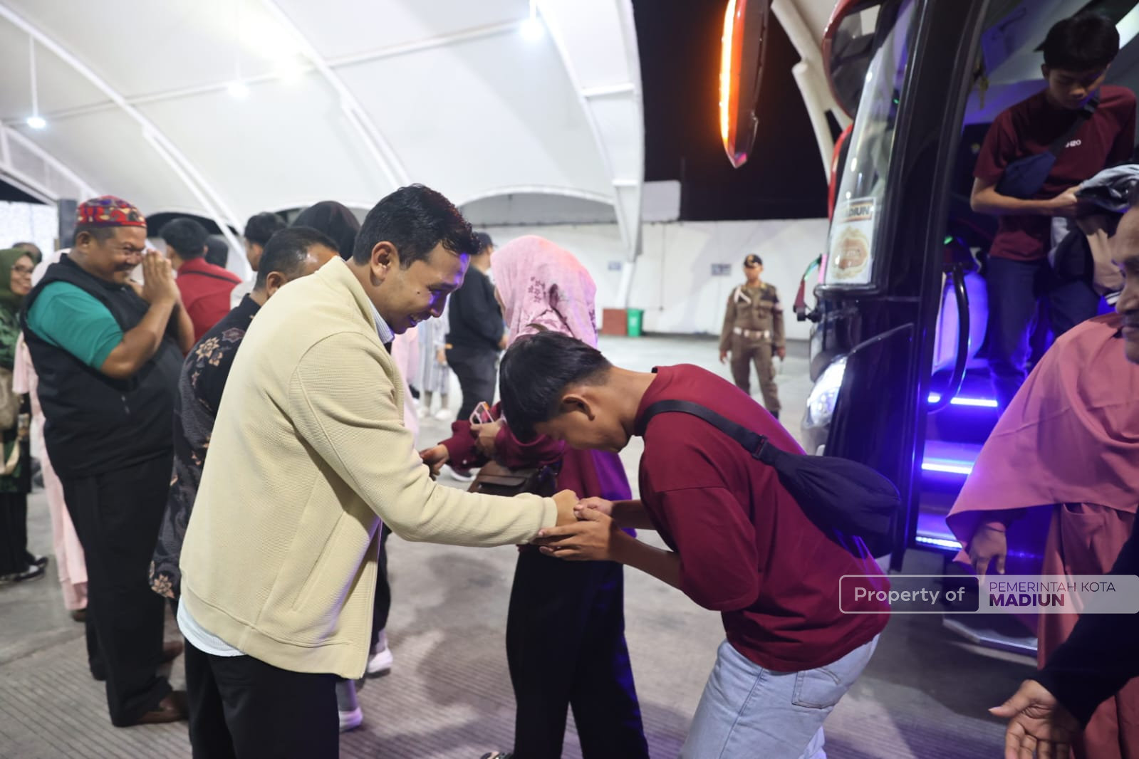 Pemudik Mulai Datang, Plt Wali Kota Sambut Ratusan Paguma dari Ibu Kota