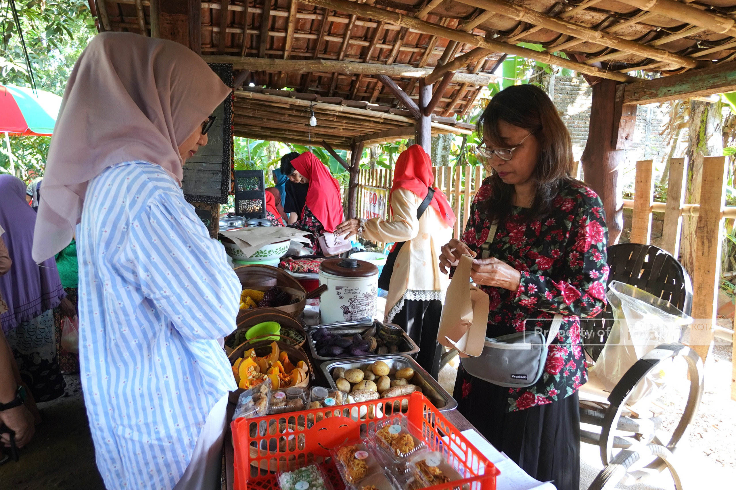 Resmi Dibuka Plt Wali Kota Madiun, Pasar Mbabrik Jadi Ruang Baru Pengembangan UMKM Warga
