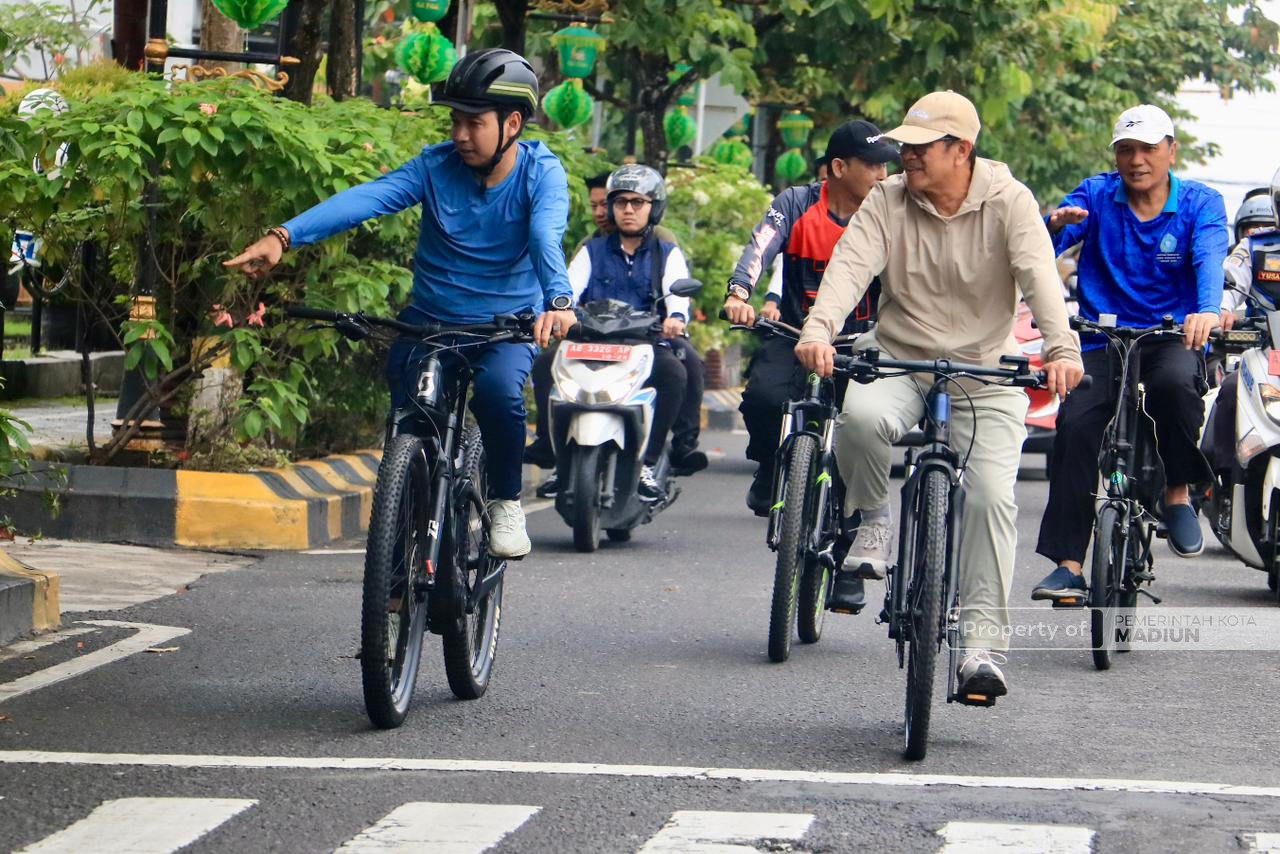 Gowes Tinjau Lapangan, Plt Wali Kota Madiun Siapkan Pengembangan Destinasi Baru