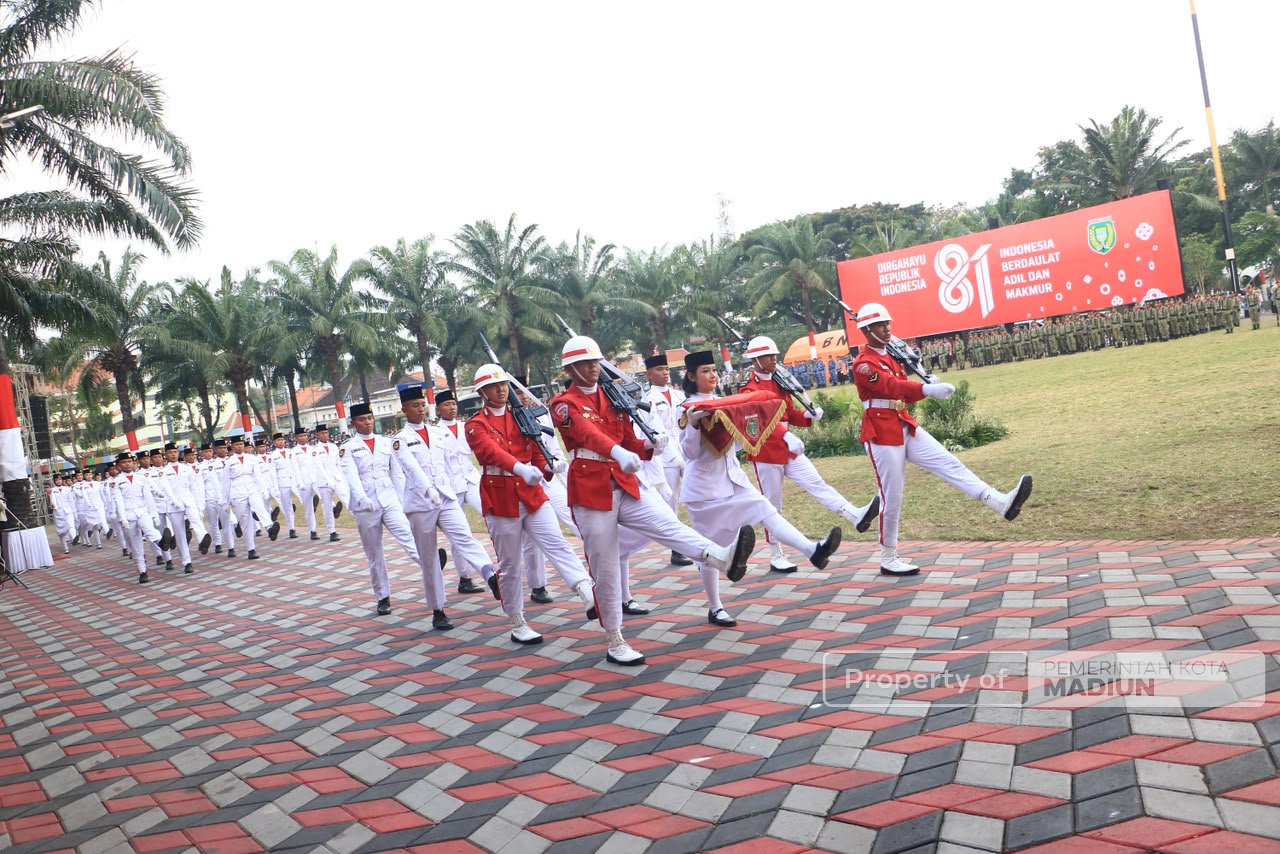 Gelar Upacara Penurunan Sang Merah Putih, Plt Wali Kota Madiun Apresiasi Perjuangan Paskibraka