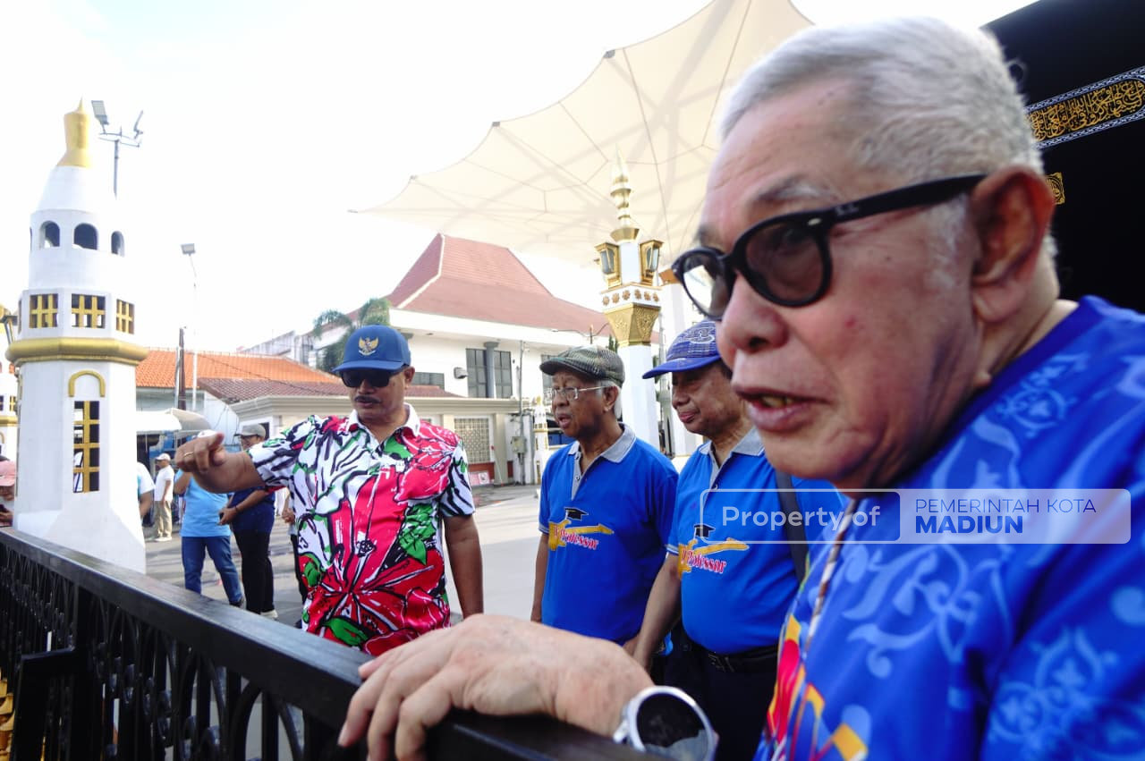 Olahraga Bersama Para Profesor Unair, Wali Kota Kenalkan Kota Sekaligus Minta Saran Masukan