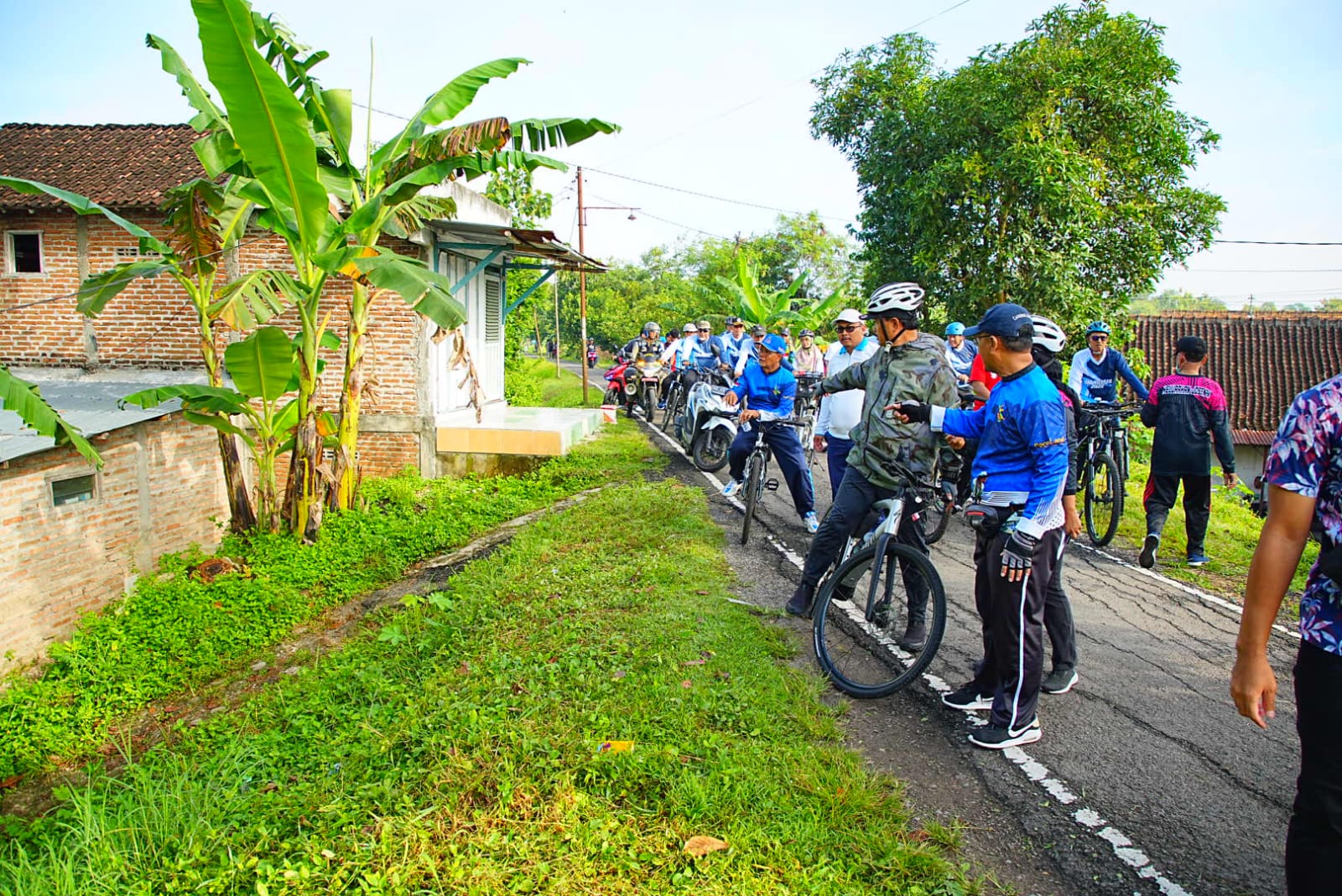 Gowes Di Empat Kelurahan, Wali Kota Cek Lokasi Usulan Pembangunan