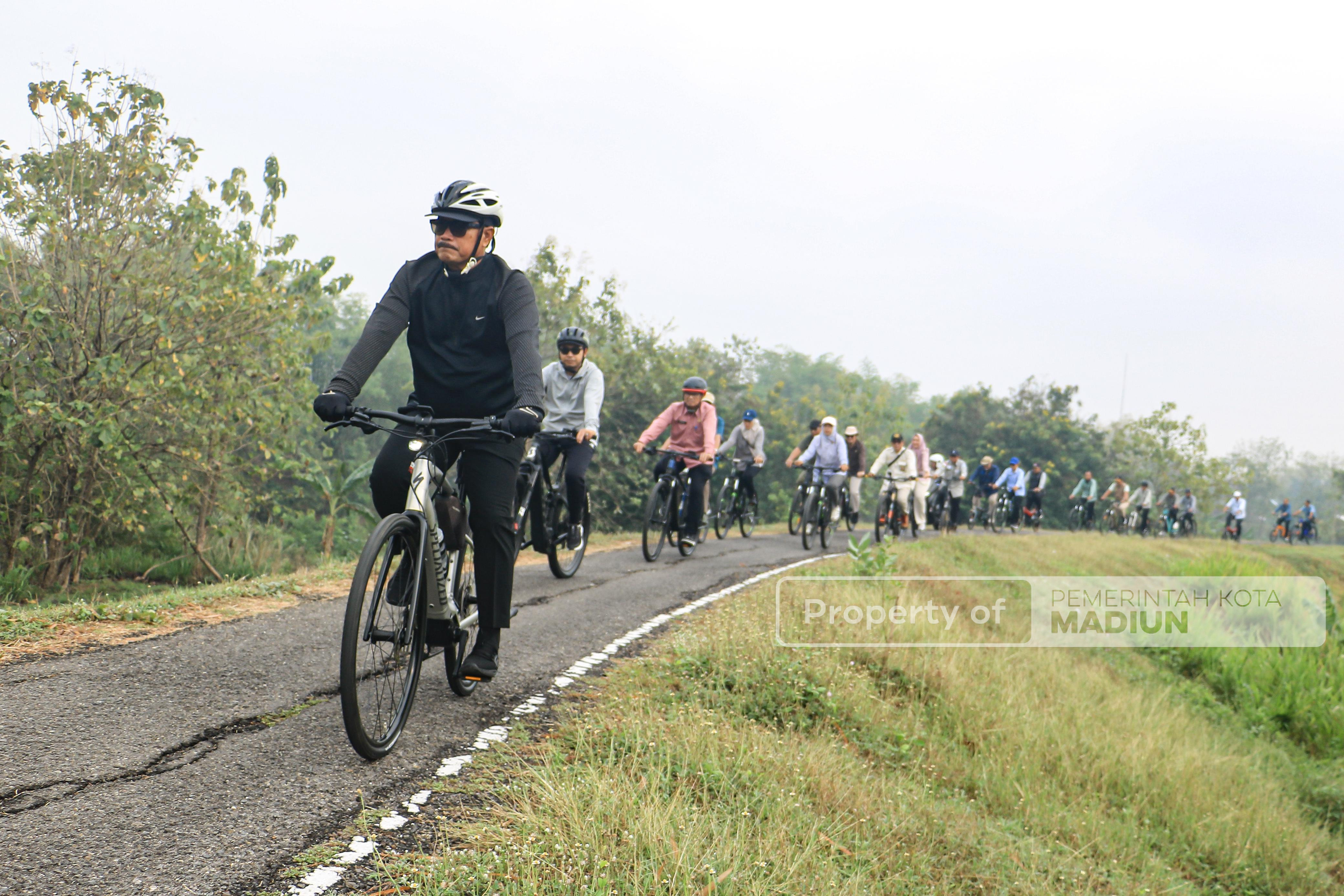 Gowes Pagi, Wali Kota Madiun Juga Resmikan SPPG Lagi