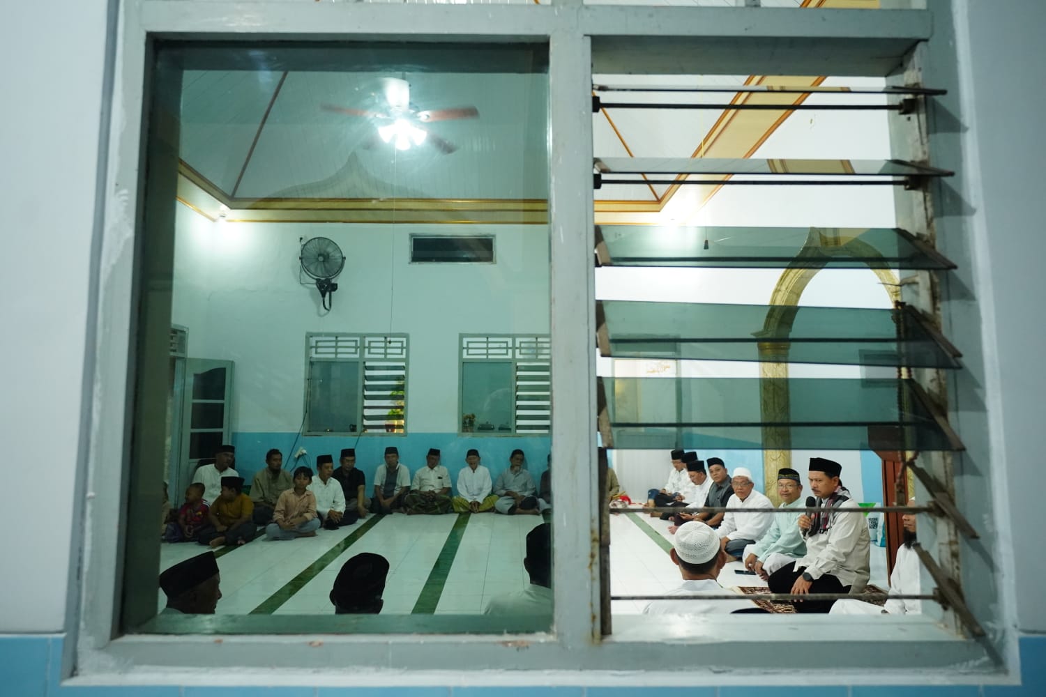 Salat Isya di Masjid Miftahul Huda, Wali Kota Ajak Jamaah Bangun Nuansa Religi Jelang Puasa