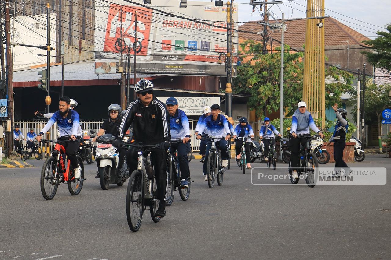 Gowes Lapangan, Wali Kota Madiun Tinjau Renovasi Kecamatan Taman dan Pembangunan Kampung Jepang