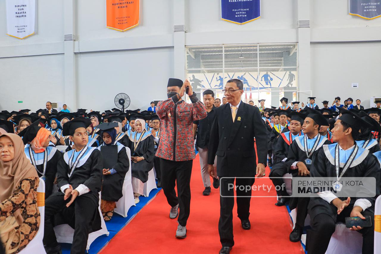 Hadiri Wisuda PNM, Wali Kota Ajak Wisudawan PNM Jadi Penggerak Kemajuan Kota