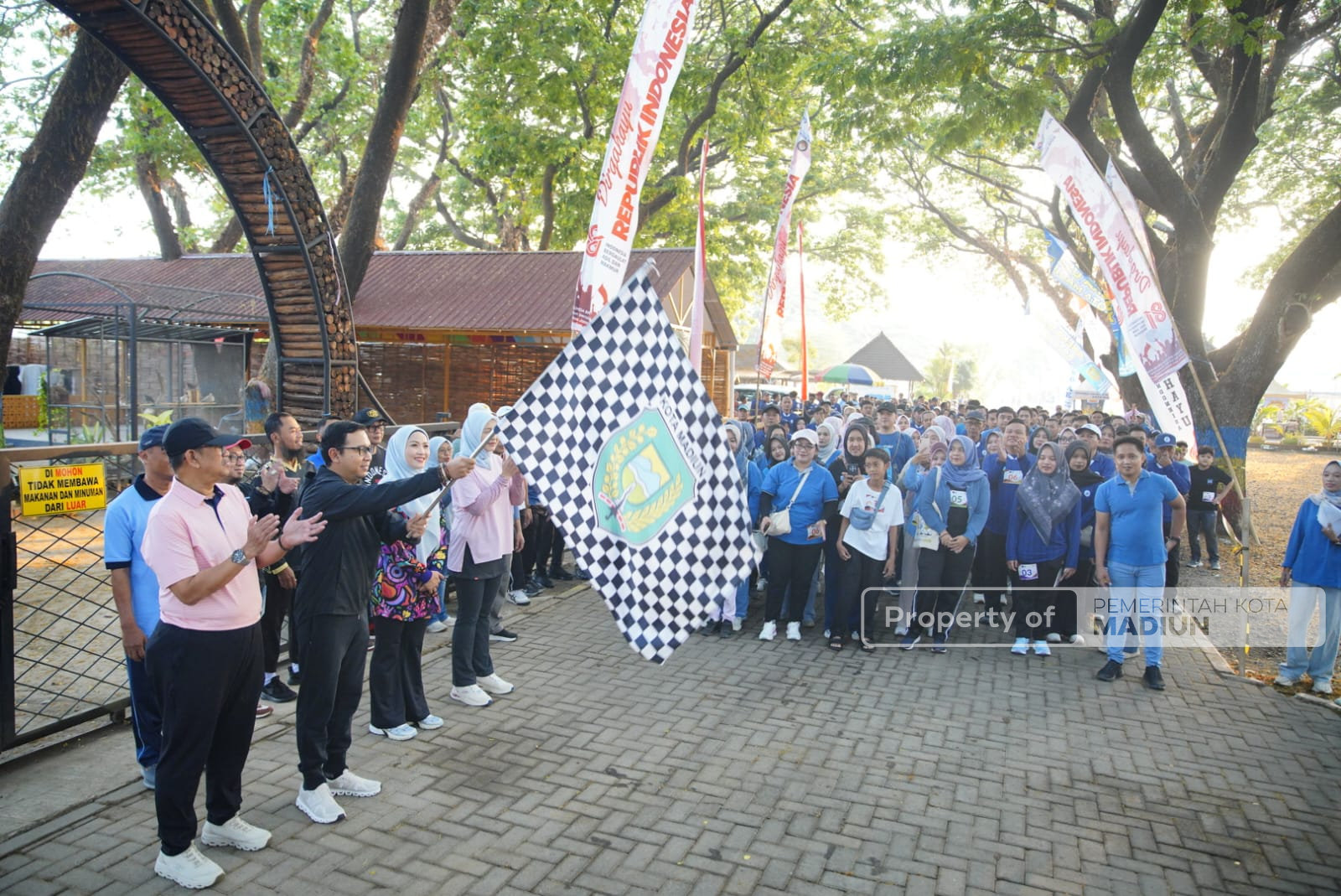 Plt Wali Kota Madiun Perkuat Sinergi BUMD Lewat Jalan Santai HUT ke-81 RI