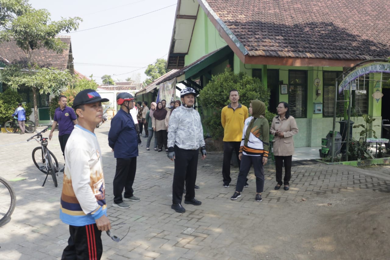 Gowes Keliling Kota, Wali Kota Cek Pembangunan Fasum Dan Sekolah