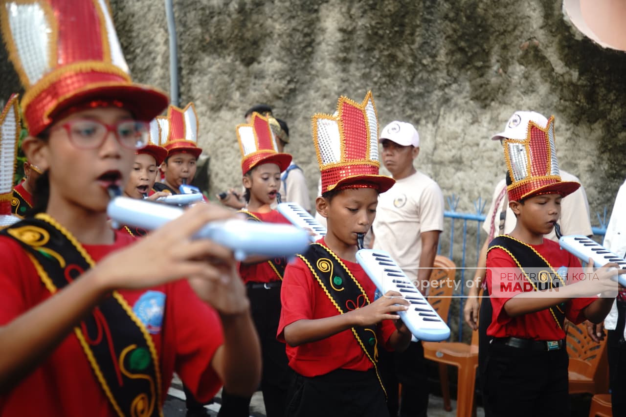 Berangkatkan Jalan Santai Budaya HUT ke-26 Paroki Mater Dei Madiun, Wali Kota Beri Selamat dan Apresiasi Kegiatan