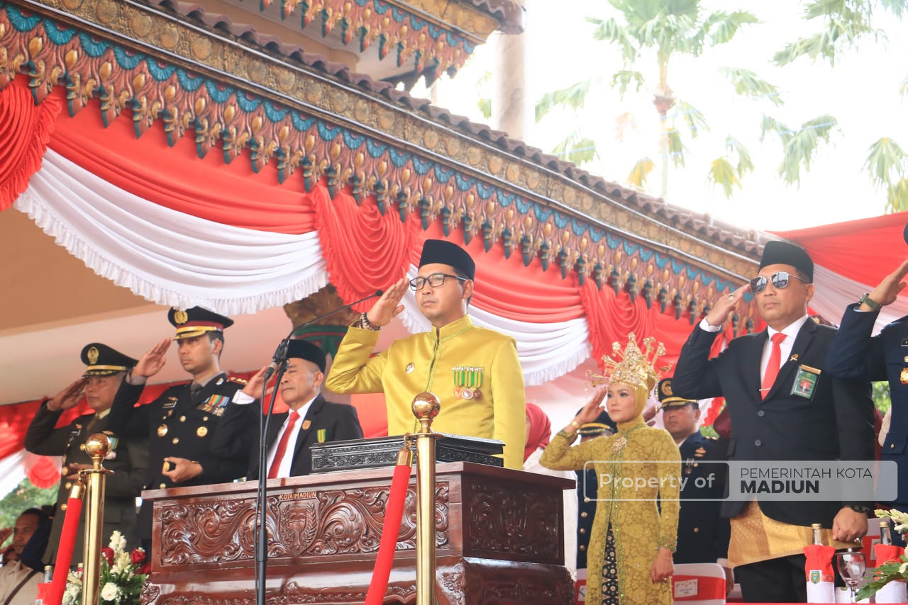Gelar Upacara Penurunan Sang Merah Putih, Plt Wali Kota Madiun Apresiasi Perjuangan Paskibraka