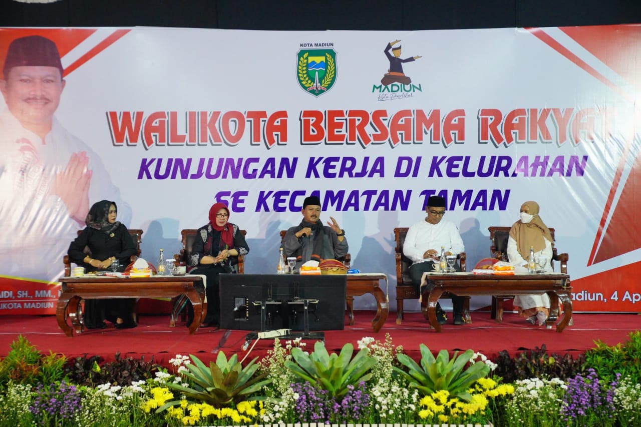 Gelar Kegiatan Bersama Warga, Wali Kota Sampaikan Santunan Untuk Warga