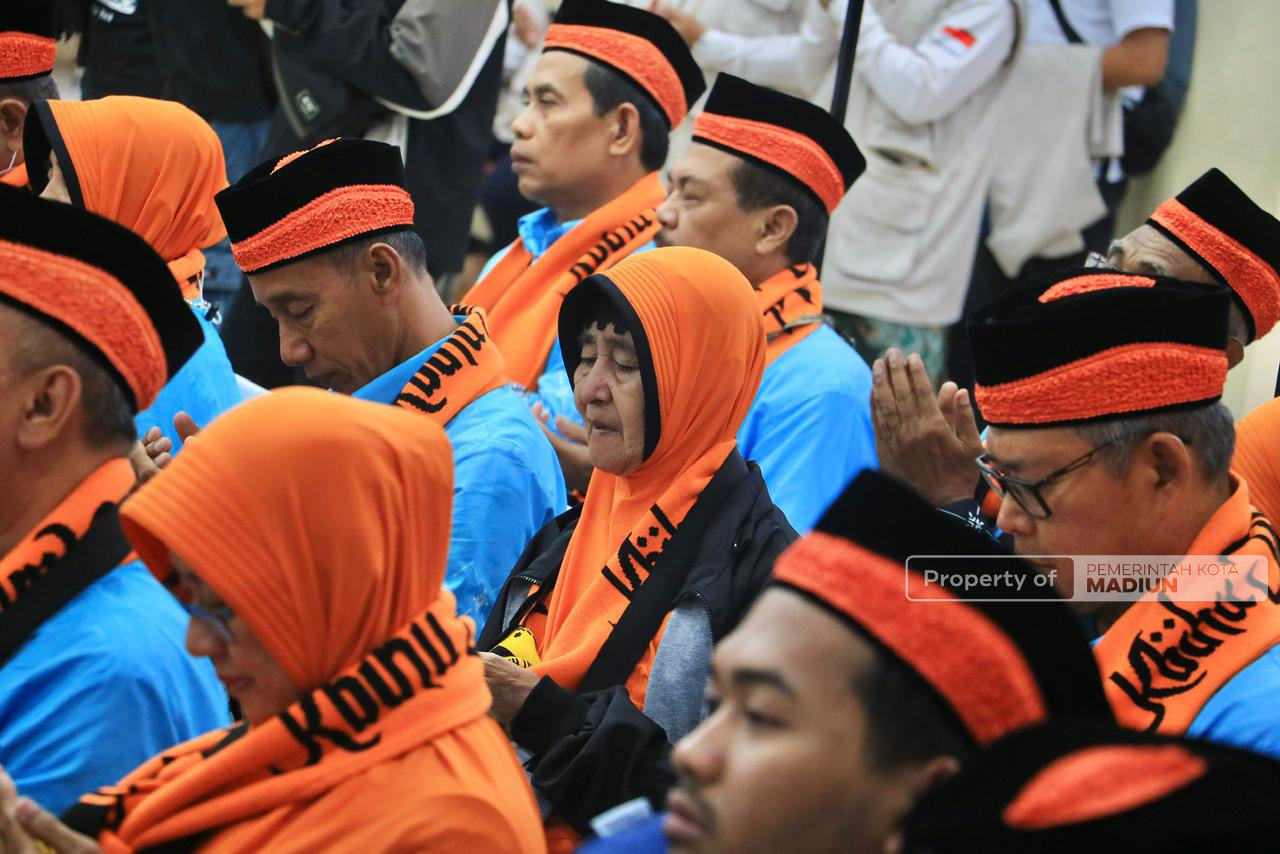 227 Jamaah Haji Kota Madiun Resmi Diberangkatkan, Plt Wali Kota Titip Doa dan Harapan