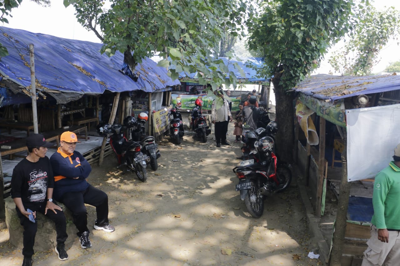 Kerja Bakti Bersama Warga di Lapak Pancasoka, Wali Kota Harap Kebersihan dan Kenyamanan Terus Dijaga