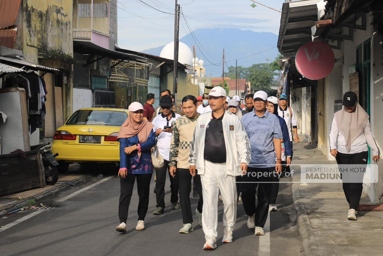 Dorong Gaya Hidup Sehat, Wali Kota Ajak Kepala OPD Rutin Jalan 10.000 Langkah