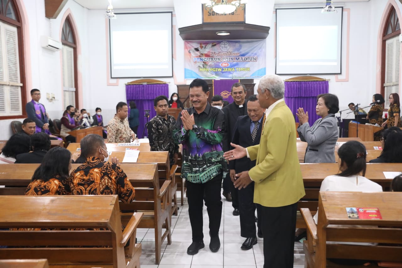 Hadiri Pelantikan Pengurus PGIS Madiun, Wali Kota Beri Selamat Kepada Jemaat
