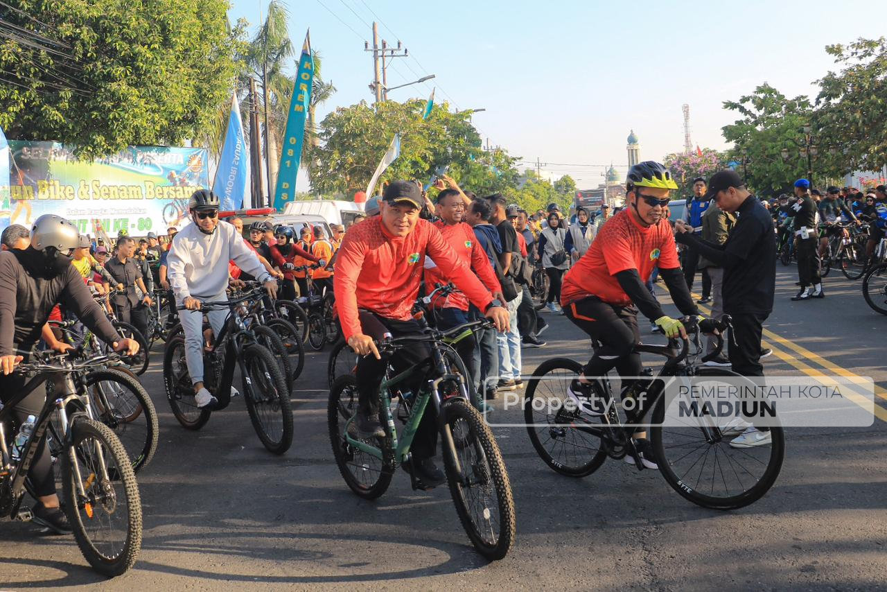 Tutup Rangkaian Perayaan HUT ke-80 TNI, Korem 081/Dhirotsaha Jaya Gelar Fun Bike dan Senam Bersama