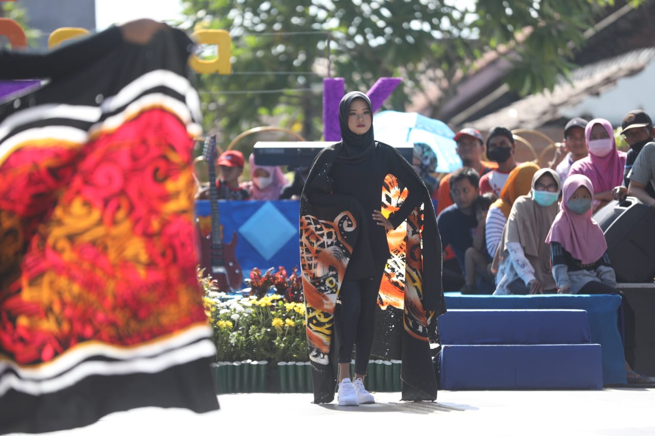 Manfaatkan PSC, SMPN 11 Gelar Pentas Seni Hingga Pameran Kreasi Siswa
