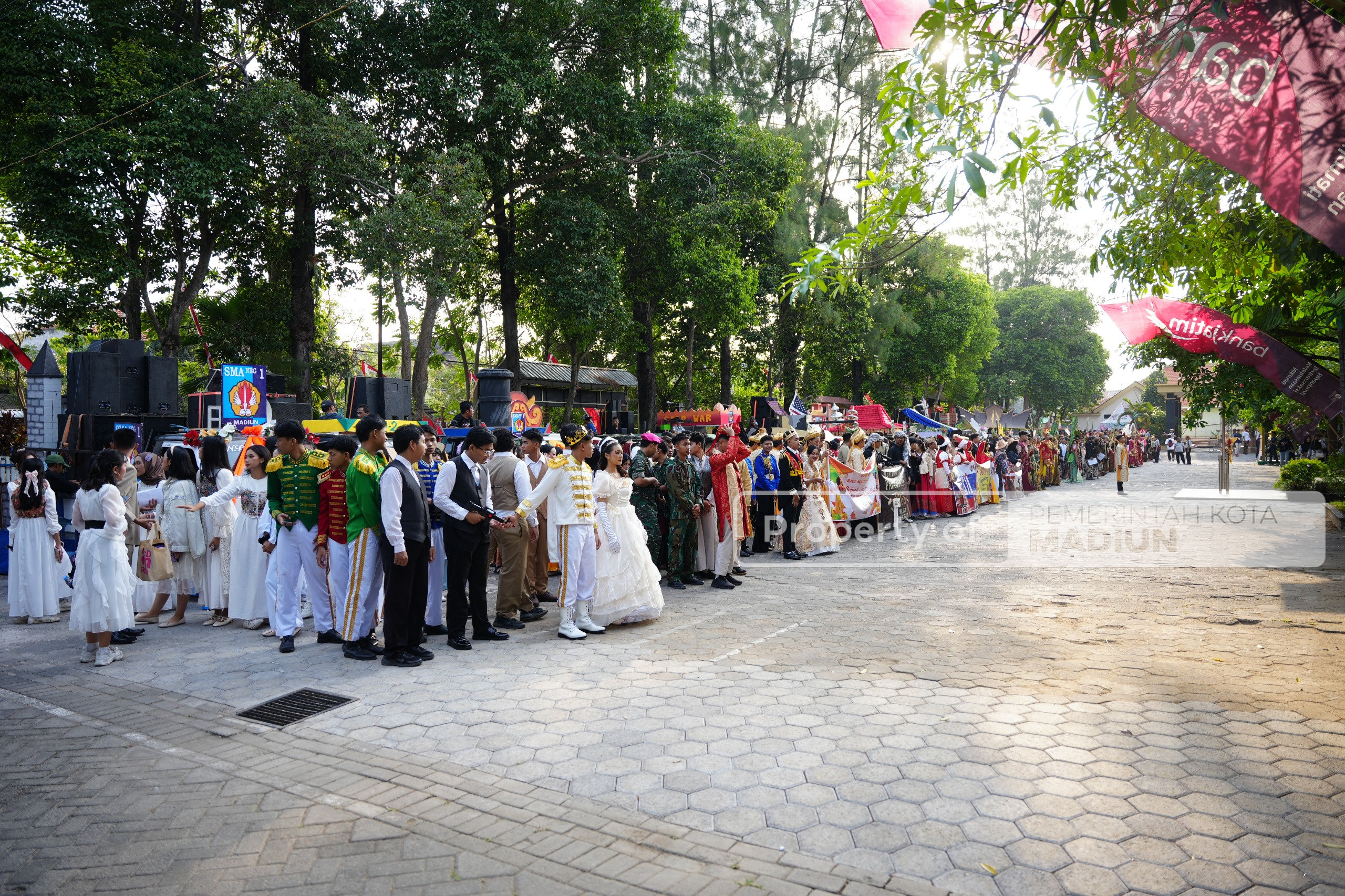 Berangkatkan Pawai Budaya HUT ke-79 Smasa, Wali Kota: Sekolah Ini Kualitasnya Juga Harus Nomor Satu