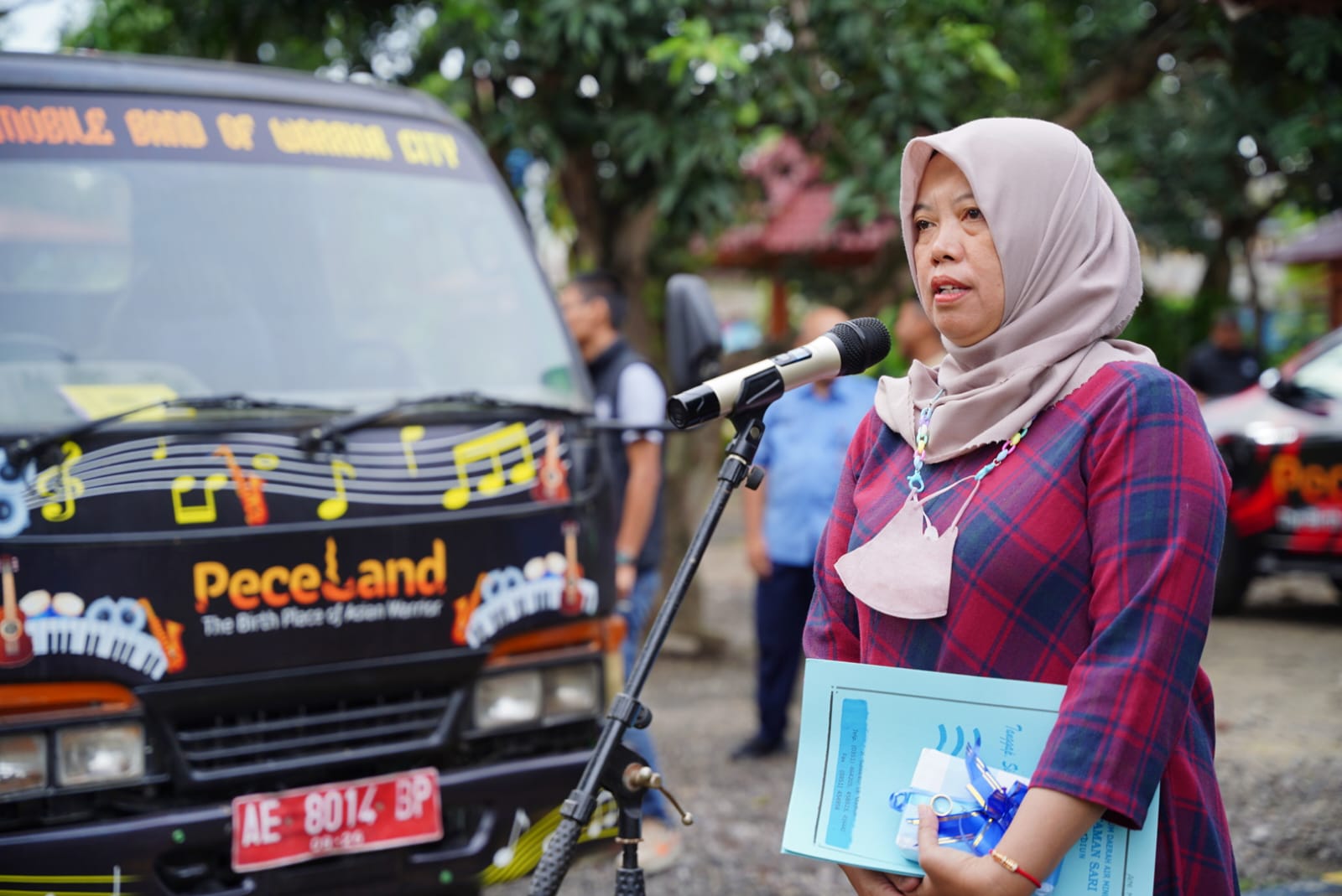 Serahkan SK Pensiun Kepada Pegawai PDAM, Wali Kota Pesan Pensiunan Tetap Produktif
