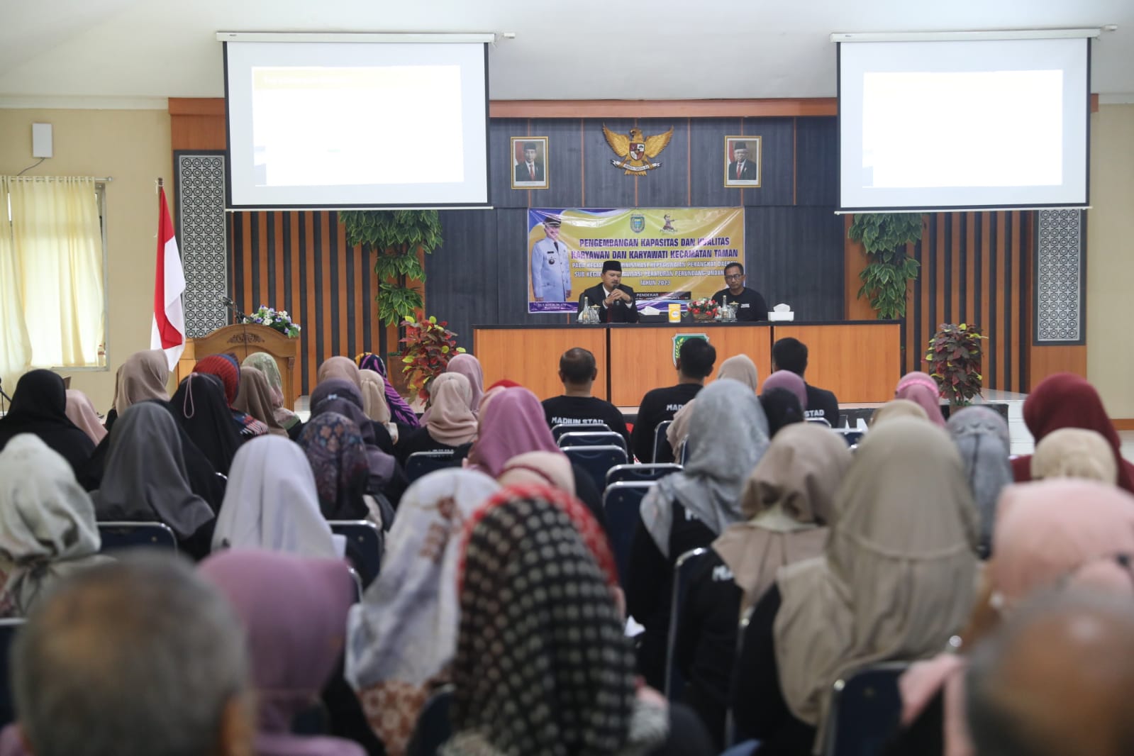 Beri Pembekalan Kapasitas SDM Kecamatan Taman, Wali Kota Pesan Tingkatkan Kerjasama Antar Teman