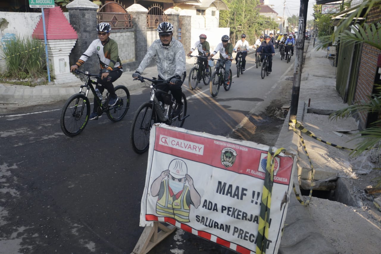 Gowes Keliling Kota, Wali Kota Cek Pembangunan Fasum Dan Sekolah