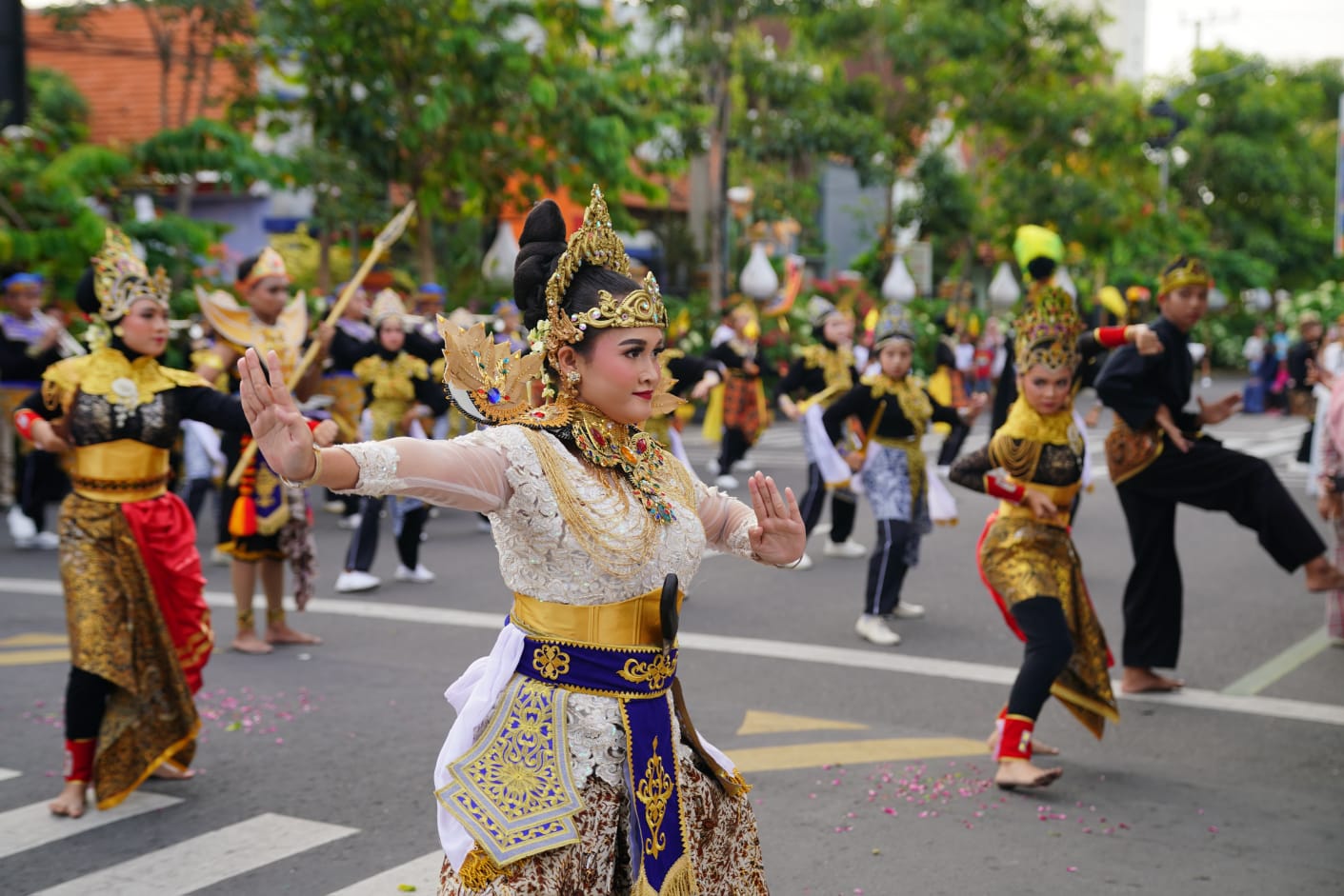 Kembali Digelar, Parade Senja Curi Perhatian Wisatawan PSC