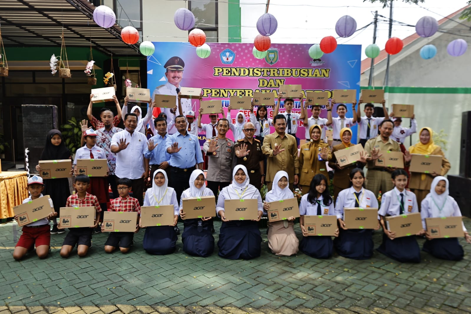 Laptop Gratis Dibagikan Kepada Siswa, Wali Kota Harap Peningkatan SDM Berkualitas Di Kota Pendekar