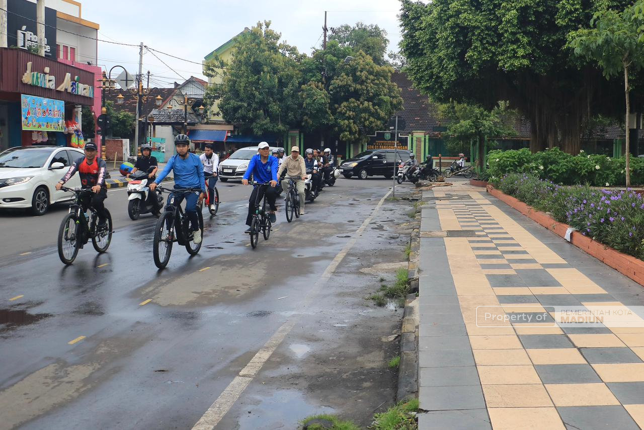 Gowes Tinjau Lapangan, Plt Wali Kota Madiun Siapkan Pengembangan Destinasi Baru