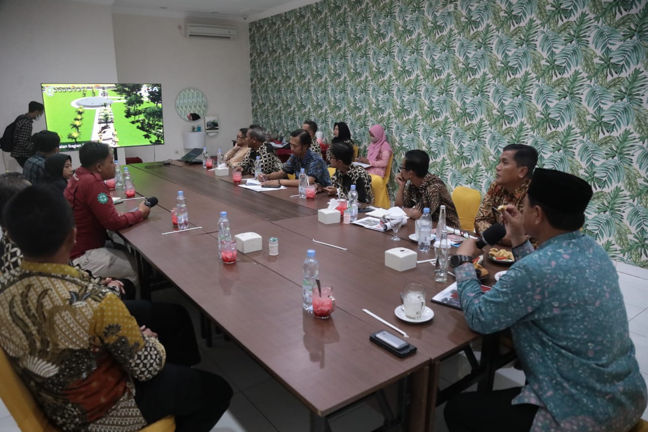 Pimpin Rapat Pembangunan RTH Kota Madiun, Wali Kota Imbau Rekanan Bekerja Optimal
