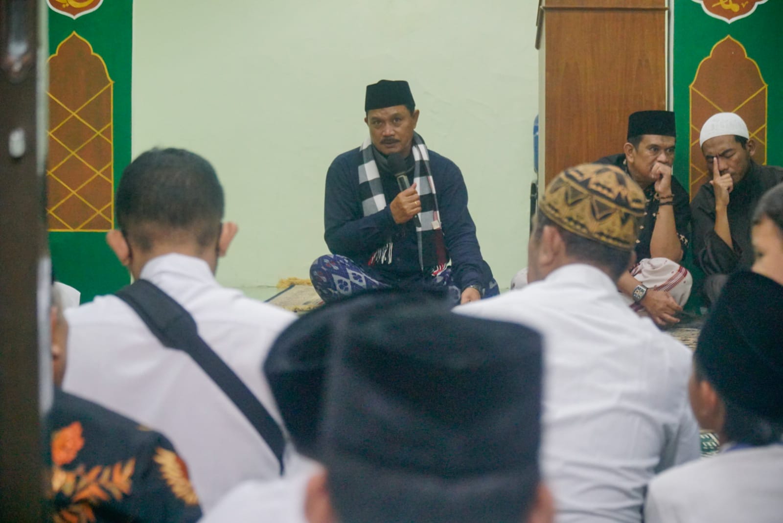 Beribadah di Masjid Al Ichsan, Wali Kota Sampaikan Program Pembangunan