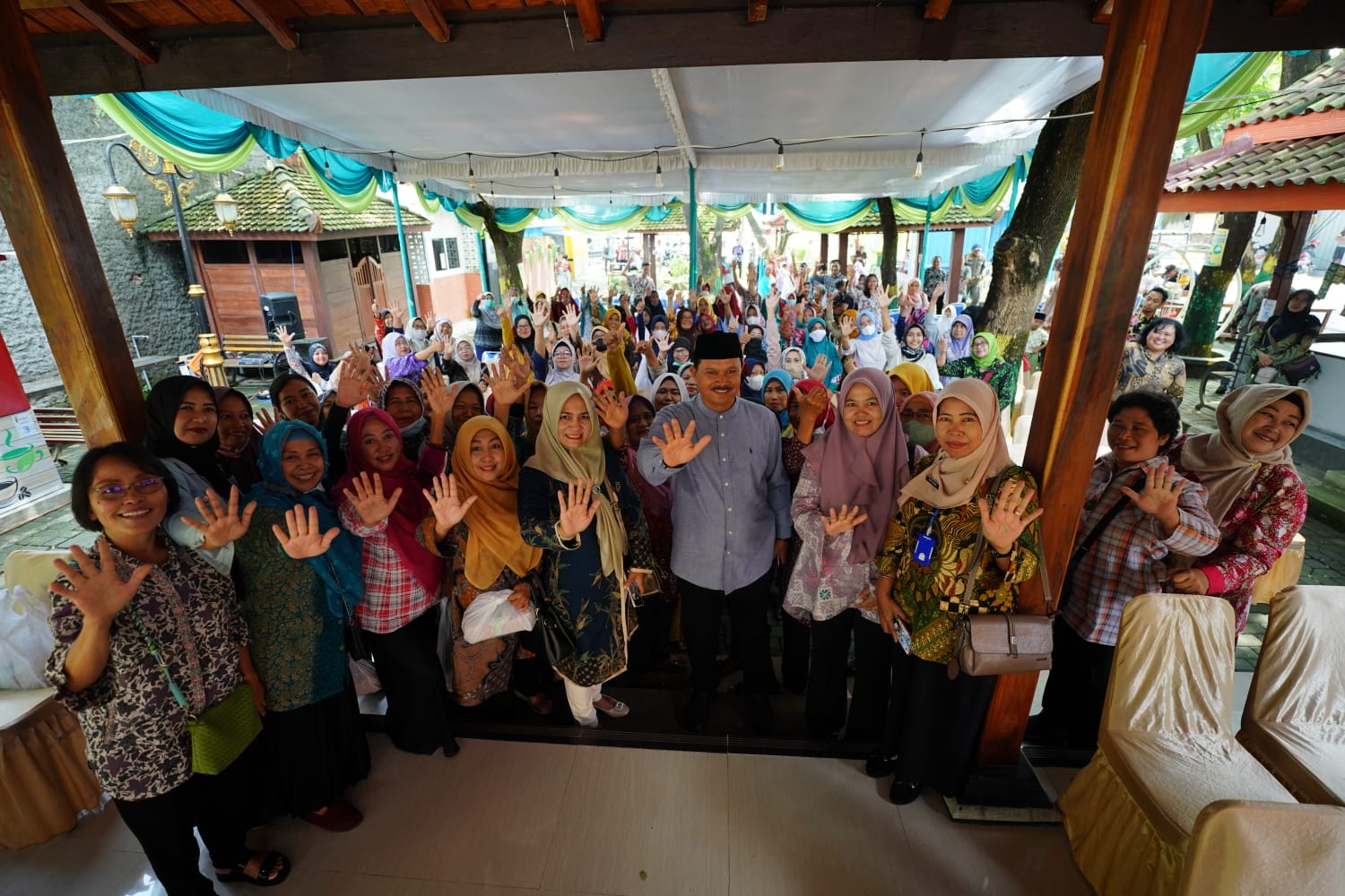Hadiri Pertemuan Dengan DPRD Bersama Warga, Wali Kota Beberkan Upaya Peningkatan Pendidikan