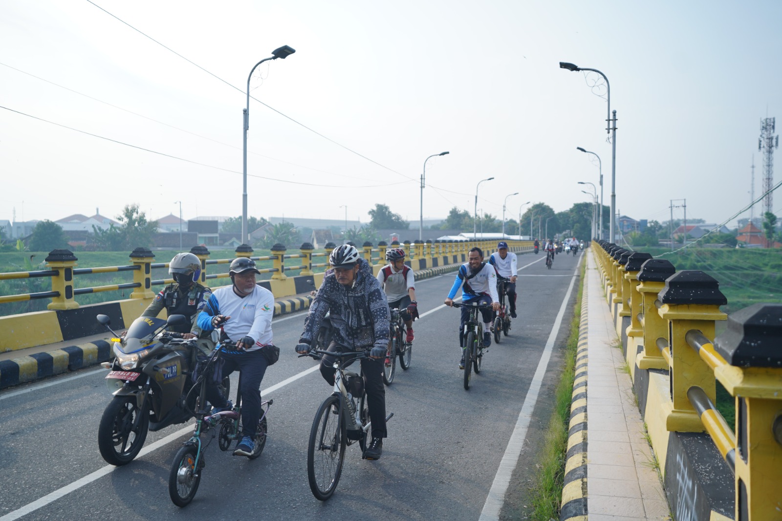 Wali Kota Sampaikan Oleh-Oleh dari Luar Negeri Saat Gowes di Tiga Kelurahan